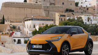 Повече от 840 000 броя от първата Toyota C HR представена