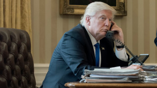 Президентът на САЩ Доналд Тръмп възнамерява да разговаря по телефона
