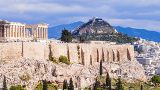 Гърция затвори редица древни туристически обекти в Атина заради големите