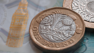 Британската лира за кратко падна под 1 33 щатски долара за