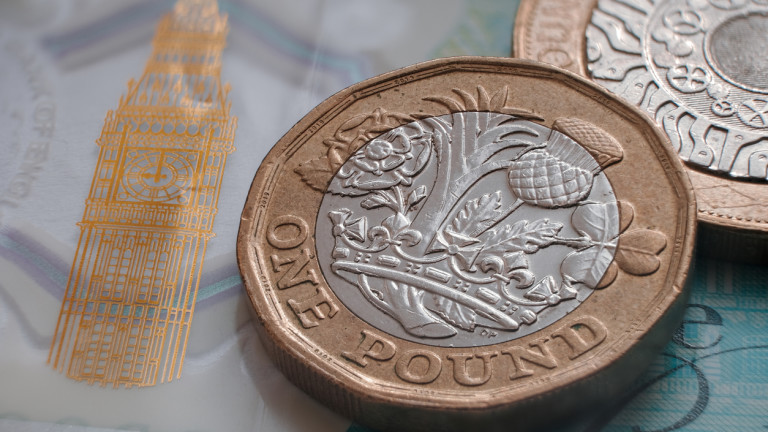 Британската лира за кратко падна под 1,33 щатски долара за