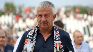 Собственикът на пловдивския Локомотив Христо Крушарски отказа да навлиза
