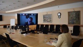 Вицепремиерът и министър на икономиката и индустрията Корнелия Нинова проведе