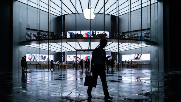 Какво се случва в Apple? Директор след директор напускат компанията