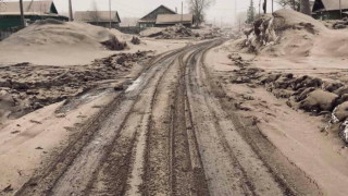 Продължава изригването на вулкана Шивелуч в Камчатка