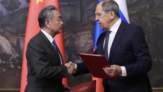 Руският външен министър Сергей Лавров пристигна във вторник в Китай