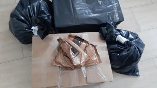 Митничари са намерили 39 пакета от 1 кг тютюн за