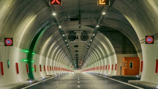 В тунел Железница на главен път Е 79 стана верижна катастрофа