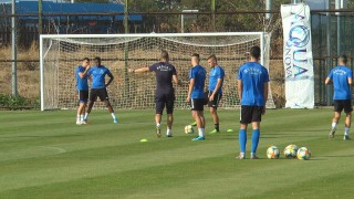 Група от 18 футболисти определи треньорът на Левски Петър Хубчев