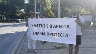 Във Варна се провежда втори протест в подкрепа на кмета