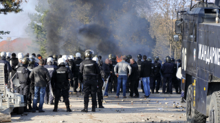 Осъдиха условно 22 афганистанци разгромили мигрантския център в Харманли за