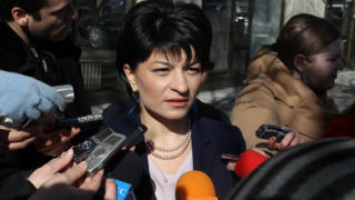Няма криза в бюджета на НЗОК, успокои Атанасова