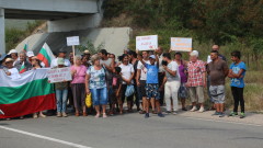 В пловдивско село излязоха на протест срещу изграждането на нова кариера