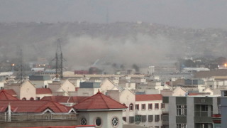 Най-малко 40 са загиналите при експлозиите до летището в Кабул