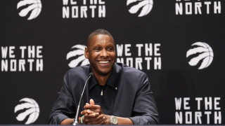 Президентът на Торонто Раптърс Масай Уджири коментира пред медиите в
