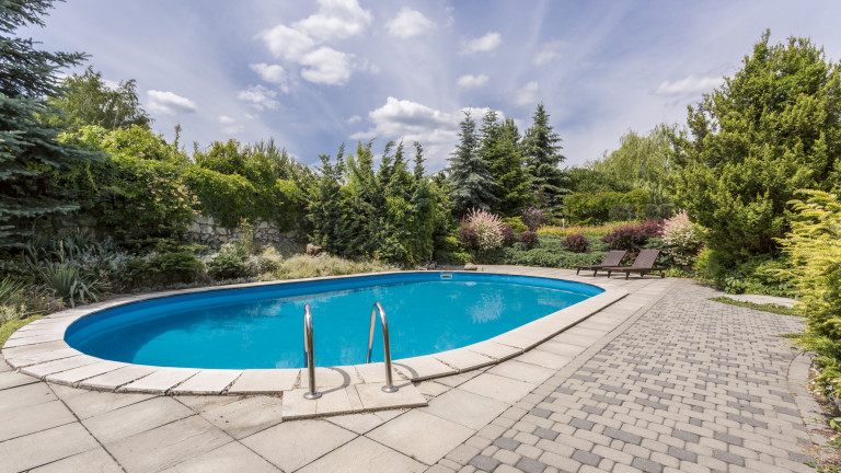 Как да подготвим басейна за топлото време