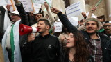  Алжирската войска прикани за отдръпване на президента Бутефлика 