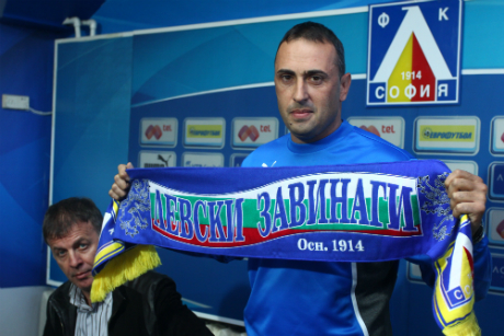 Феновете на Левски омекнаха - Петев вече е добре дошъл