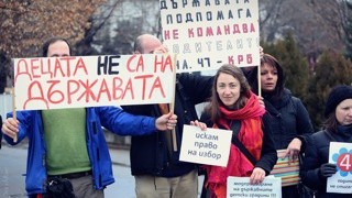 Родители и граждани скочиха срещу задължителната предучилищна за 4-годишните