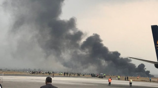 Пътнически самолет се е разбил на международното летище в непалската