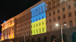 Знакови сгради в България с цветовете на знамето на Украйна