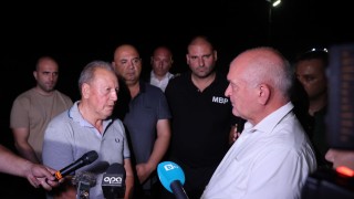 Три са фронтове на пожара който трети ден продължава в