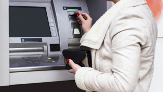 Картите на ДСК не работят с банкомати на други банки