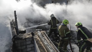 Търговски център в Киев беше повреден при руска атака с
