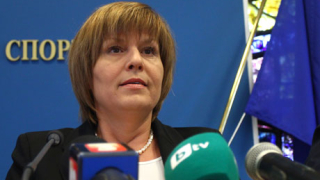 Министър Георгиева с телефонна честитка към Станка
