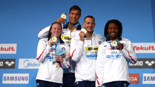 Смесената щафета на САЩ подобри на два пъти световния рекорд