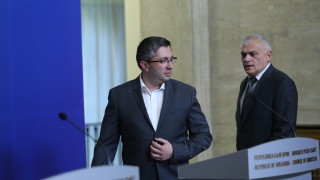 Трима министри Ивайло Московски Николай Нанков и Валентин Радев са