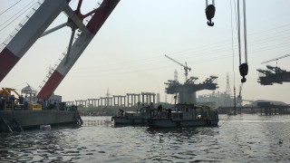 Най малко 32 ма души са загинали в петък при пожар на