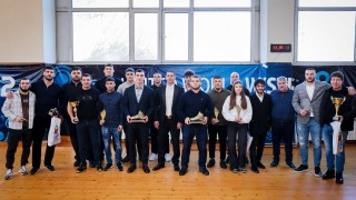Българската федерация по борба награди най добрите си състезатели треньори и