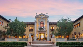Огромно имение в Лос Анджелис известно с името Villa Firenze