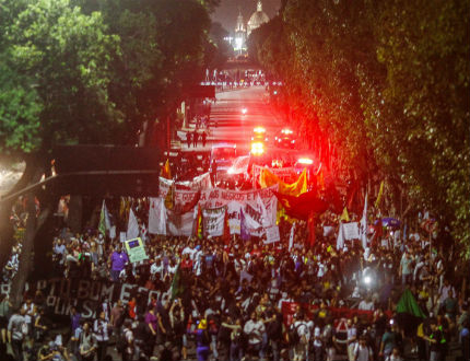 Сблъсъци между протестиращи и полиция в Бразилия 