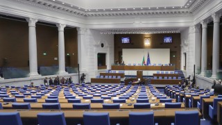 49-ото Народно събрание: 44 закона и над 800 отсъствия на депутати в 89 заседания