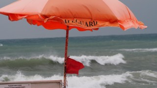 Червен флаг на почти всички плажове по Южното Черноморие 