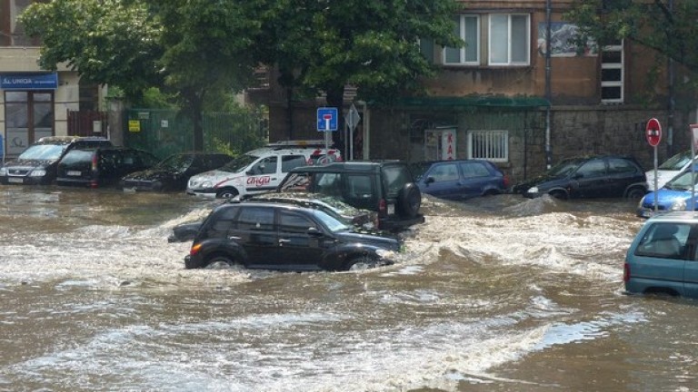 Потоп заля Пловдив и Асеновград, няма пострадали