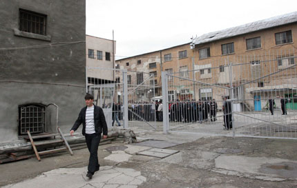 ЕСПЧ замрази жалбите срещу България за лошите условия в затворите