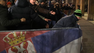 Многохиляден протест в Белград обвини управляващите в изборна измама 