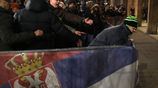 Многохиляден протест в Белград обвини управляващите в изборна измама