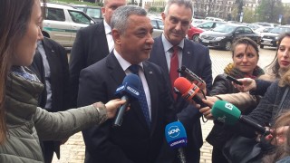 ЦИК регистрира Коалиция "Патриоти за Валери Симеонов (НФСБ и Средна Европейска класа)"