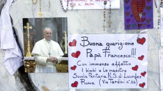 Папа Франциск е прекарал спокойна нощ и се е събудил