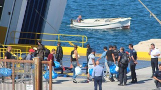 Ферибот се удари в скала в Южна Корея Плавателният съд