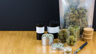 Няма доказателства че строгите политики възпират младите хора от употреба