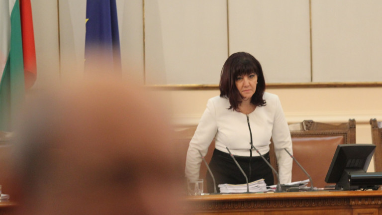 Българите не разбират, че депутатите не са извънземни, проплака Караянчева
