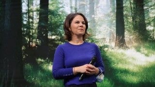 Крайнодесни в Германия окачиха предизборни плакати, зовящи "Обесете Зелените"