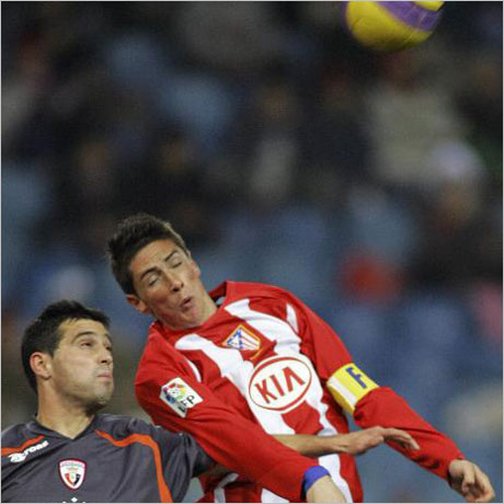 Фернандо Торес спаси Атлетико срещу Осасуна