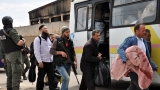 Евакуират стотици от обсадени градове в Сирия