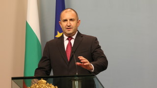 Изходът е един оставка на правителството и на главния